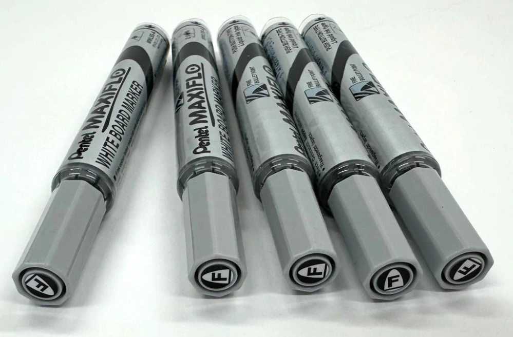 Pentel MAXIFLO Popisovač na bílé tabule - černý